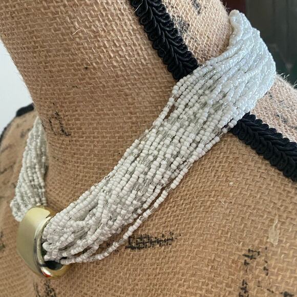 Vintage White Seed Bead Torsade Necklace Gold Tone Statement Pendant 80s 90s - Picture 6 of 16